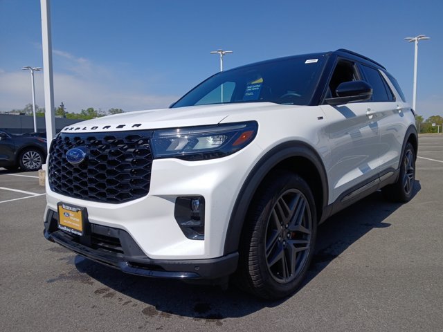 Certified 2025 Ford Explorer ST-Line w/ Premium Package AWD/4WD image 6