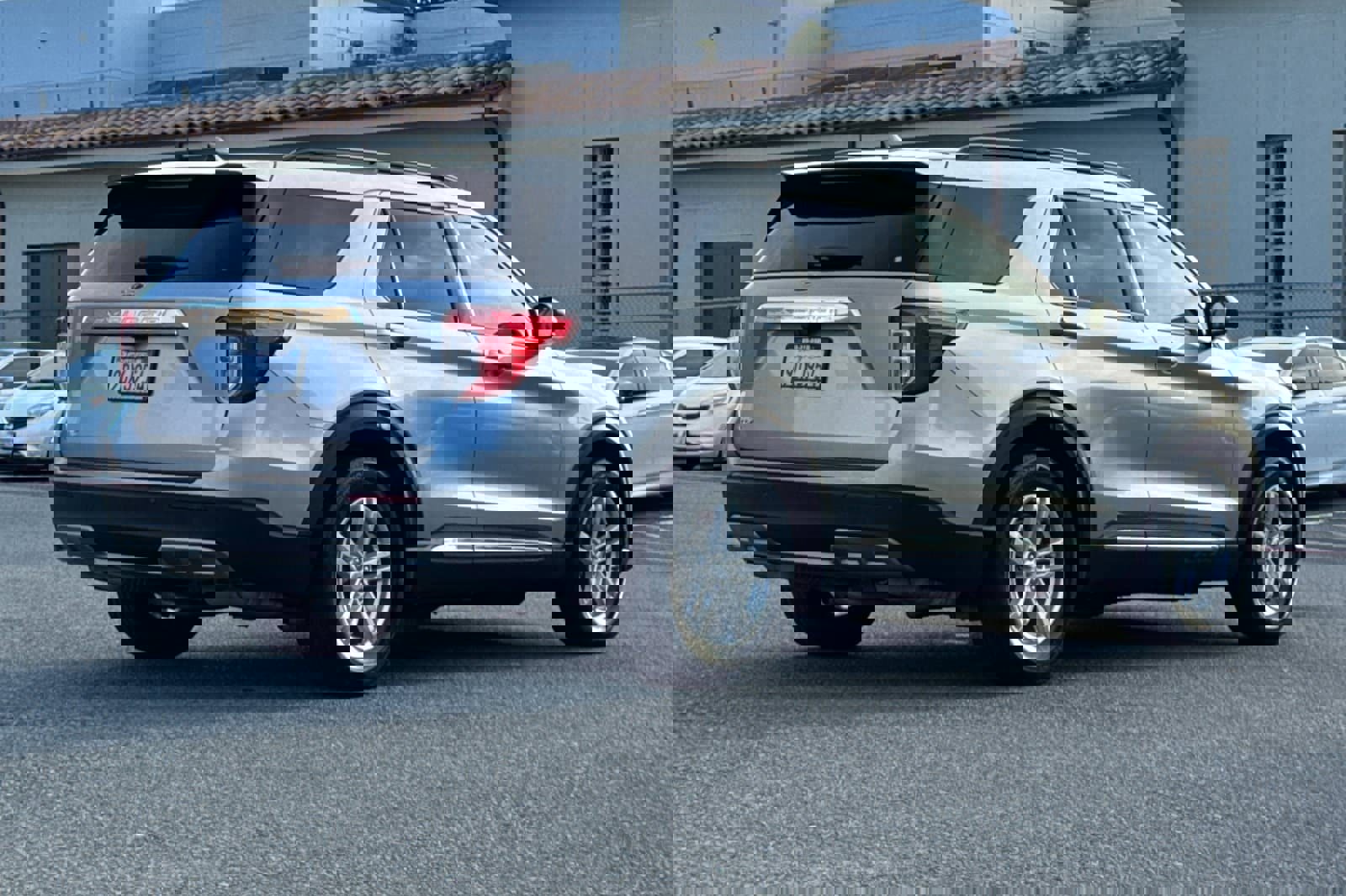 Certified 2022 Ford Explorer XLT w/ Equipment Group 202A image 4