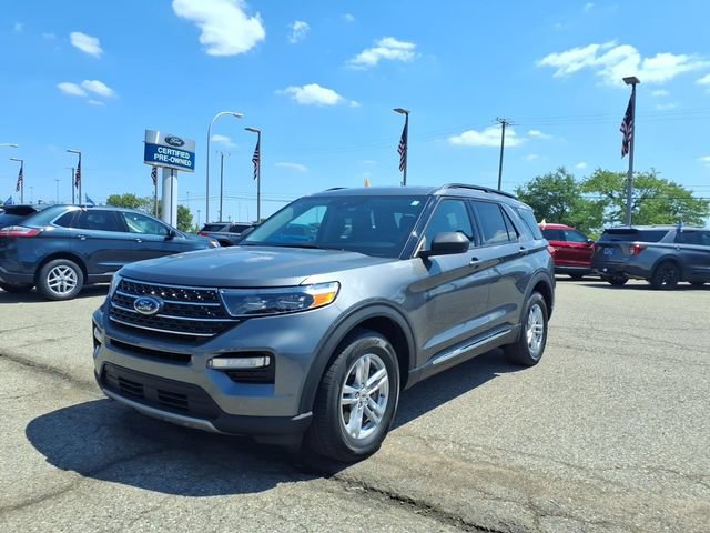 Certified 2024 Ford Explorer XLT w/ Equipment Group 202A AWD/4WD image 3