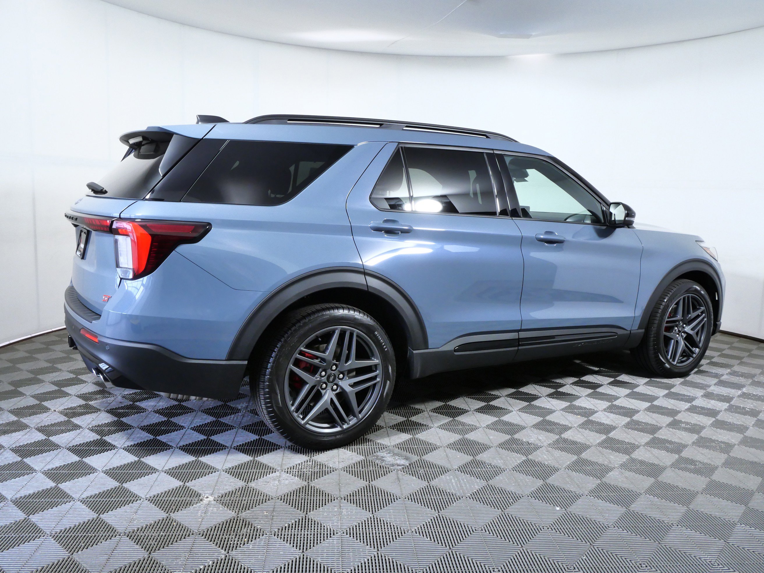Certified 2025 Ford Explorer ST AWD/4WD image 8