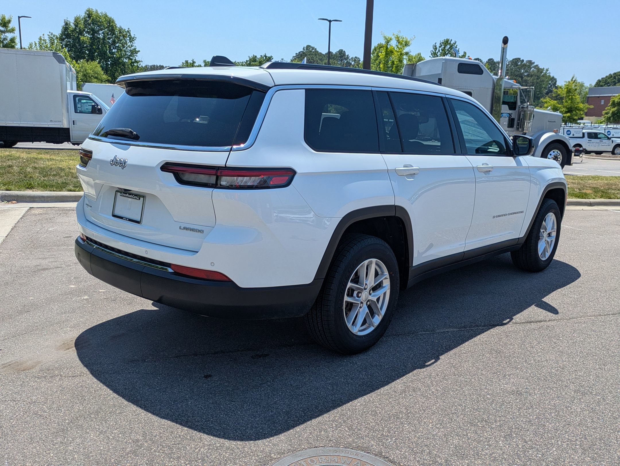 Used 2024 Jeep Grand Cherokee L Laredo w/ Luxury Tech Group I RWD image 4