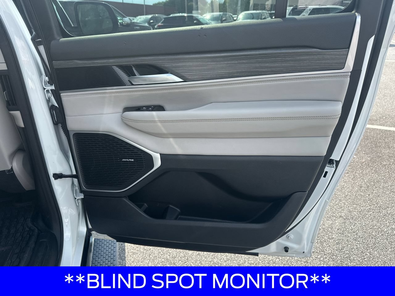 Used 2024 Jeep Wagoneer L Series II w/ Flexible Seating Group RWD image 16