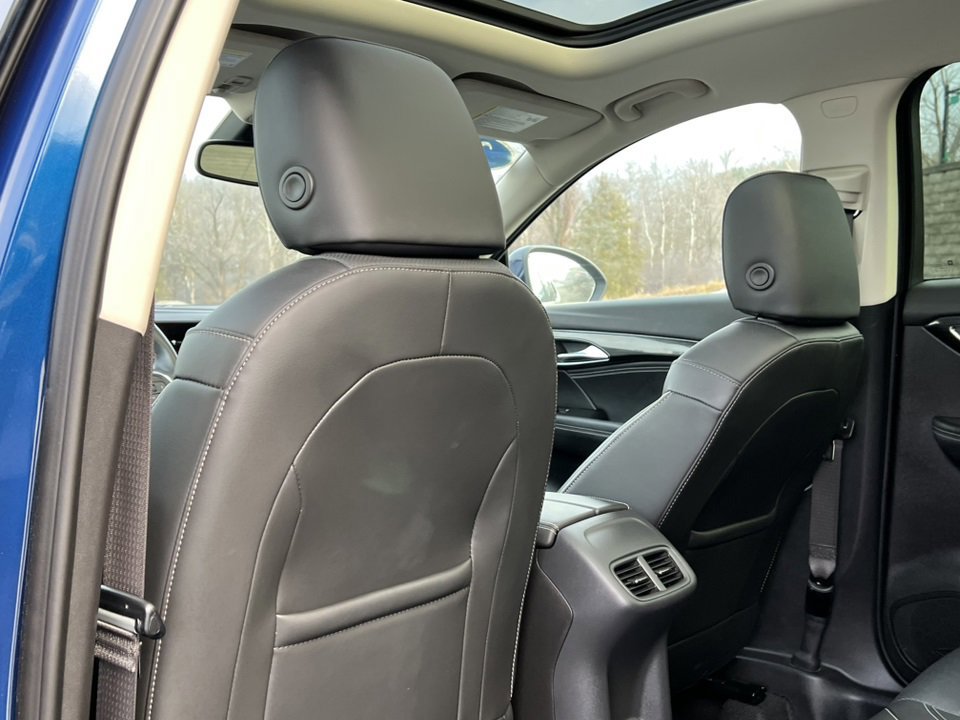 Used 2022 Buick Envision Essence w/ Technology Package I image 40