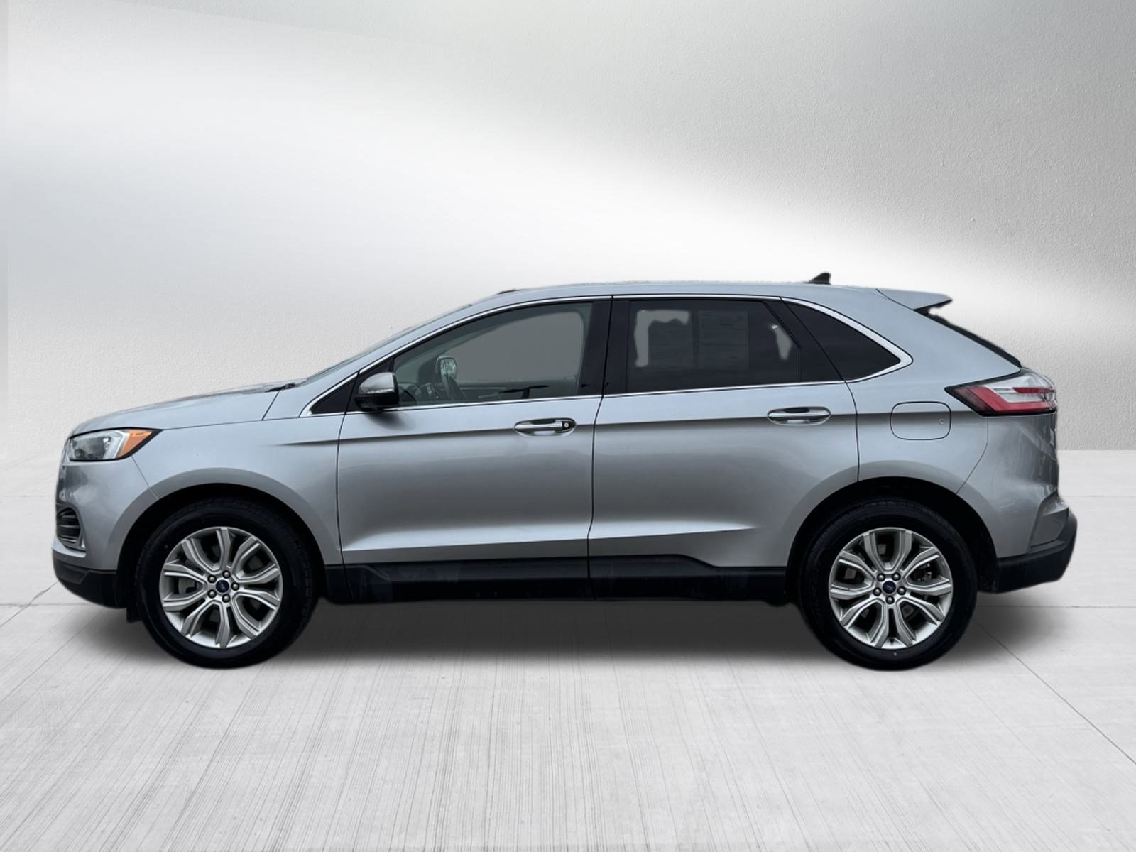 Certified 2022 Ford Edge Titanium image 2