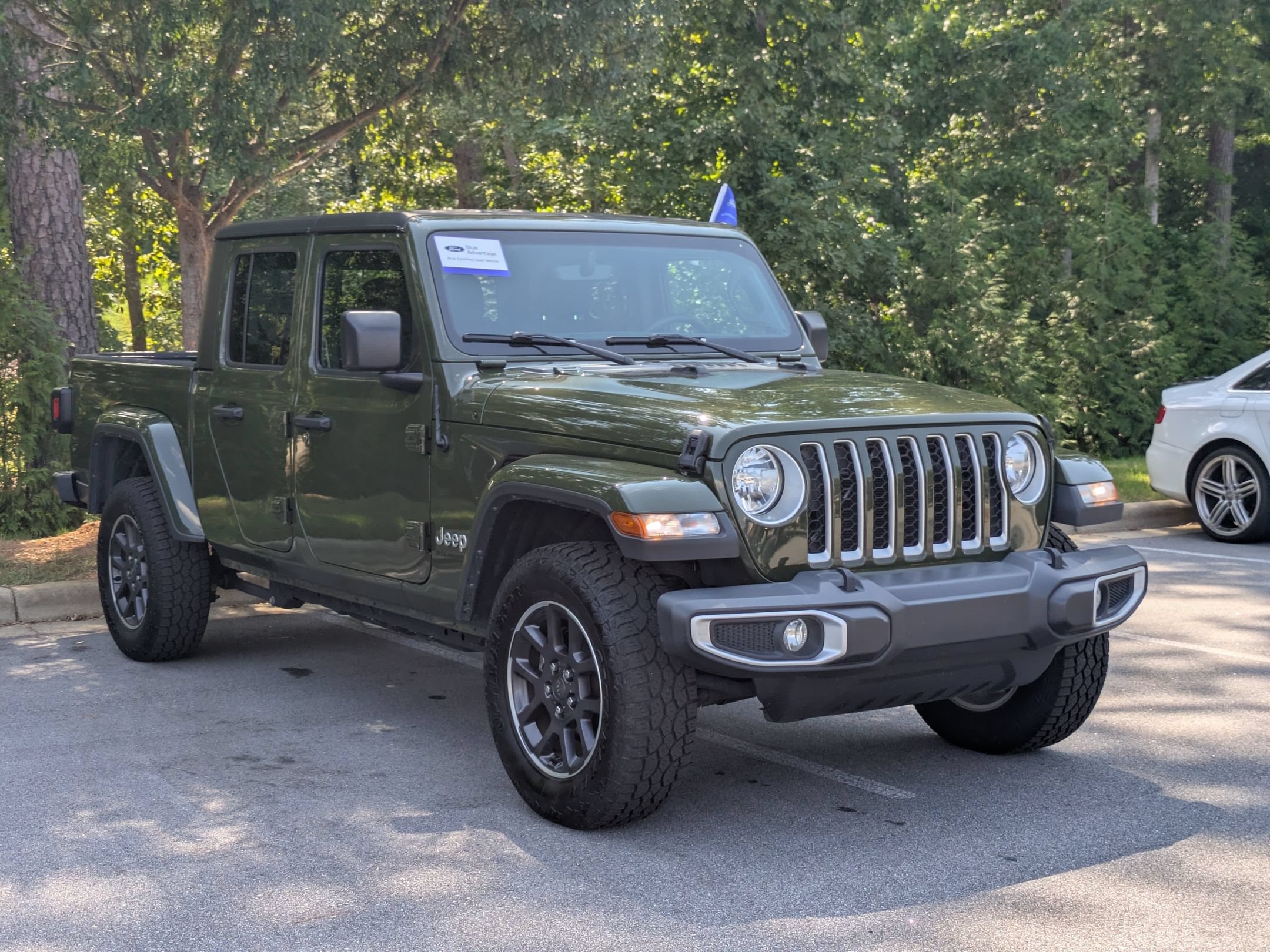 Used 2023 Jeep Gladiator Overland AWD/4WD image 2