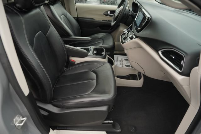 Used 2023 Chrysler Pacifica Touring-L FWD image 20