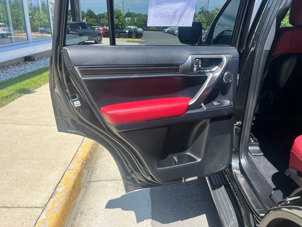 Used 2023 Lexus GX 460 Premium w/ Accessory Package AWD/4WD image 19
