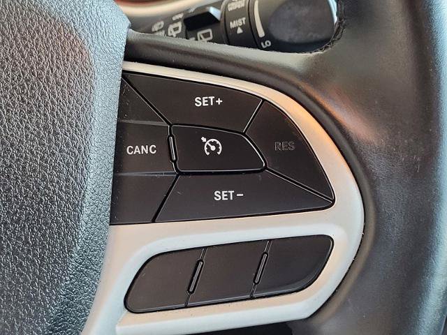 Used 2018 Jeep Cherokee Trailhawk w/ Comfort/Convenience Group AWD/4WD image 32