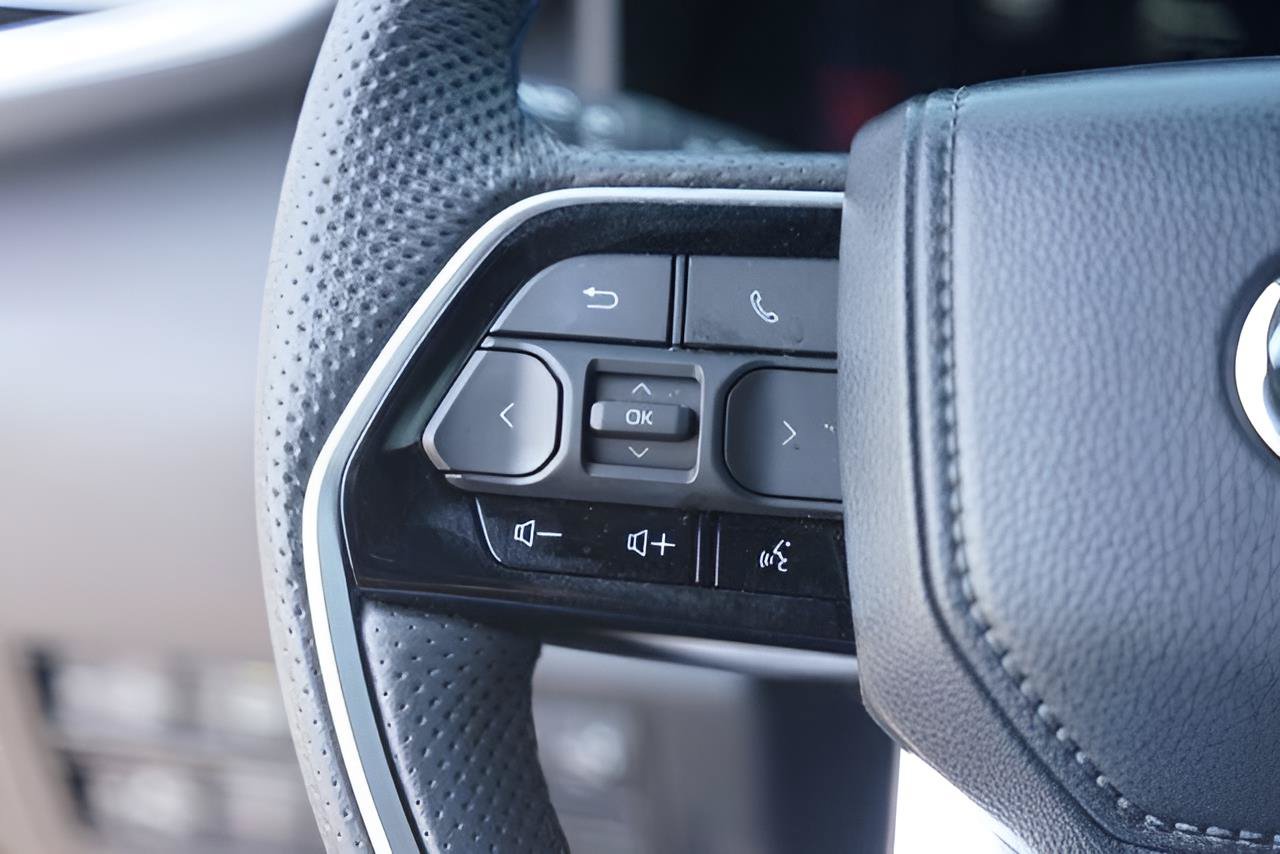 Used 2024 Toyota Sequoia Platinum AWD/4WD image 25