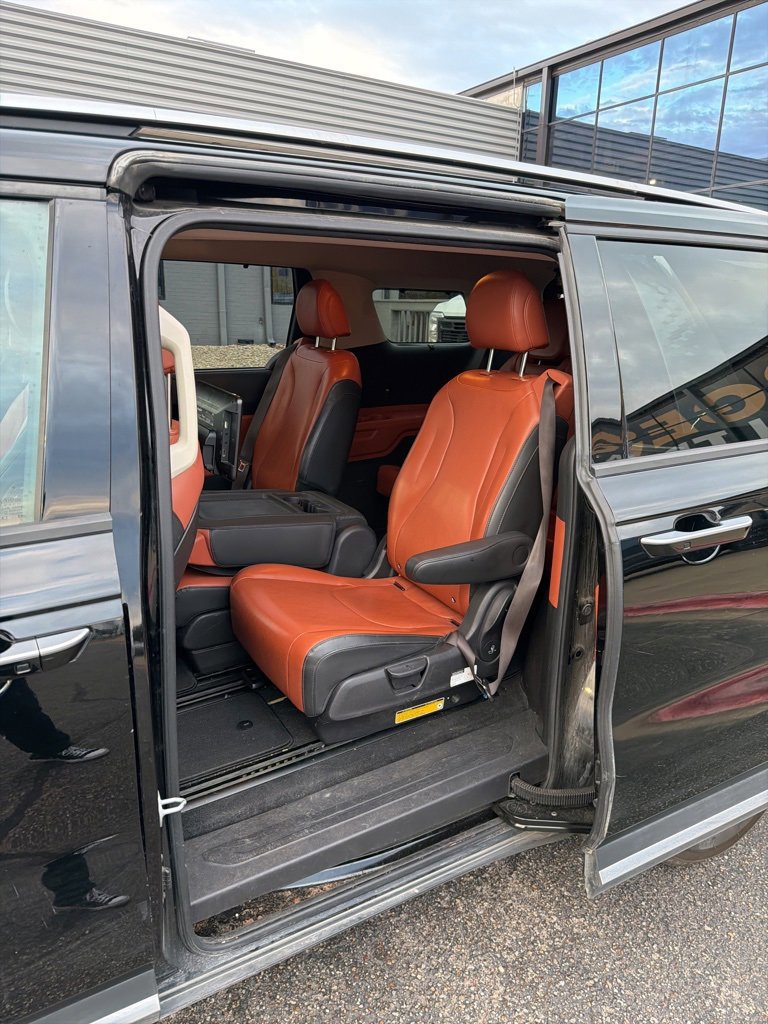 Used 2022 Kia Carnival SX image 5