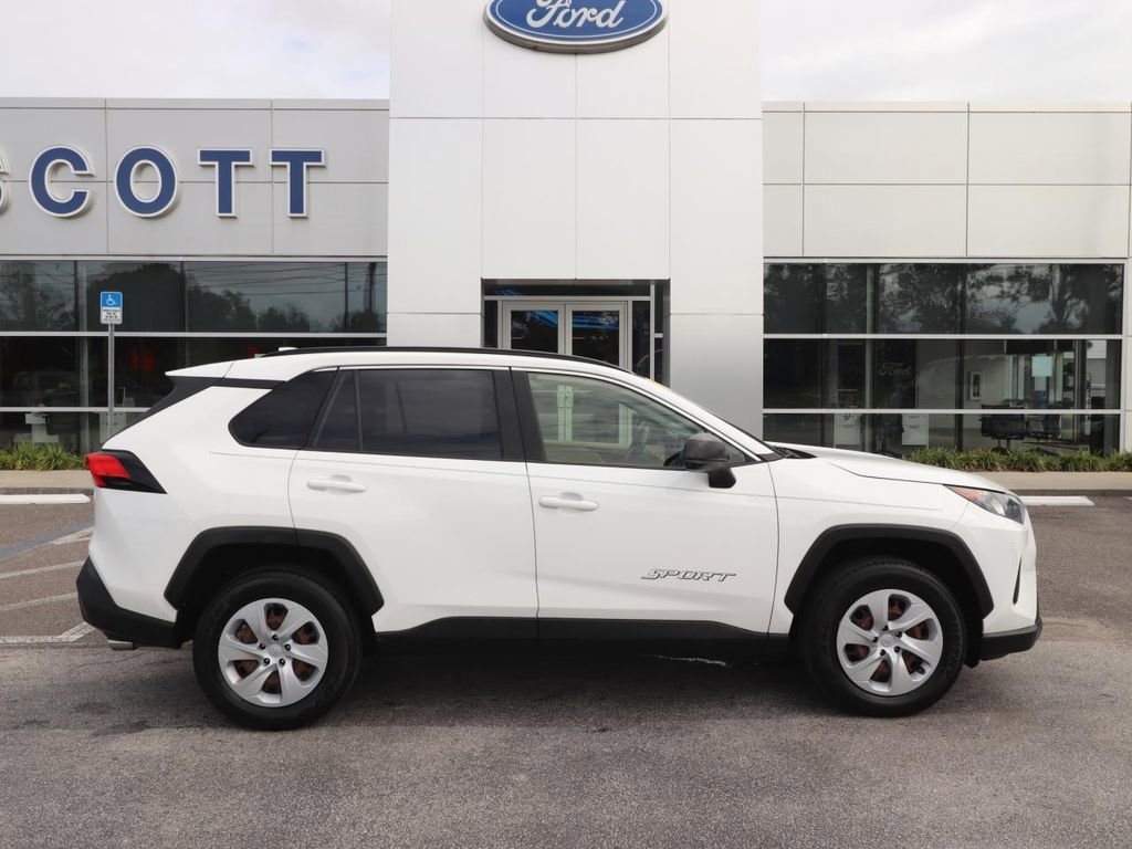 Used 2019 Toyota RAV4 LE image 6