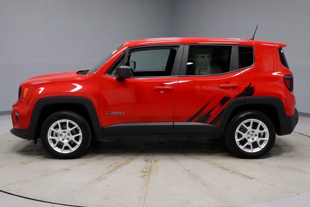 Used 2023 Jeep Renegade Latitude image 2