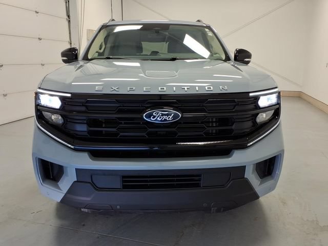 Certified 2025 Ford Expedition Active AWD/4WD image 8