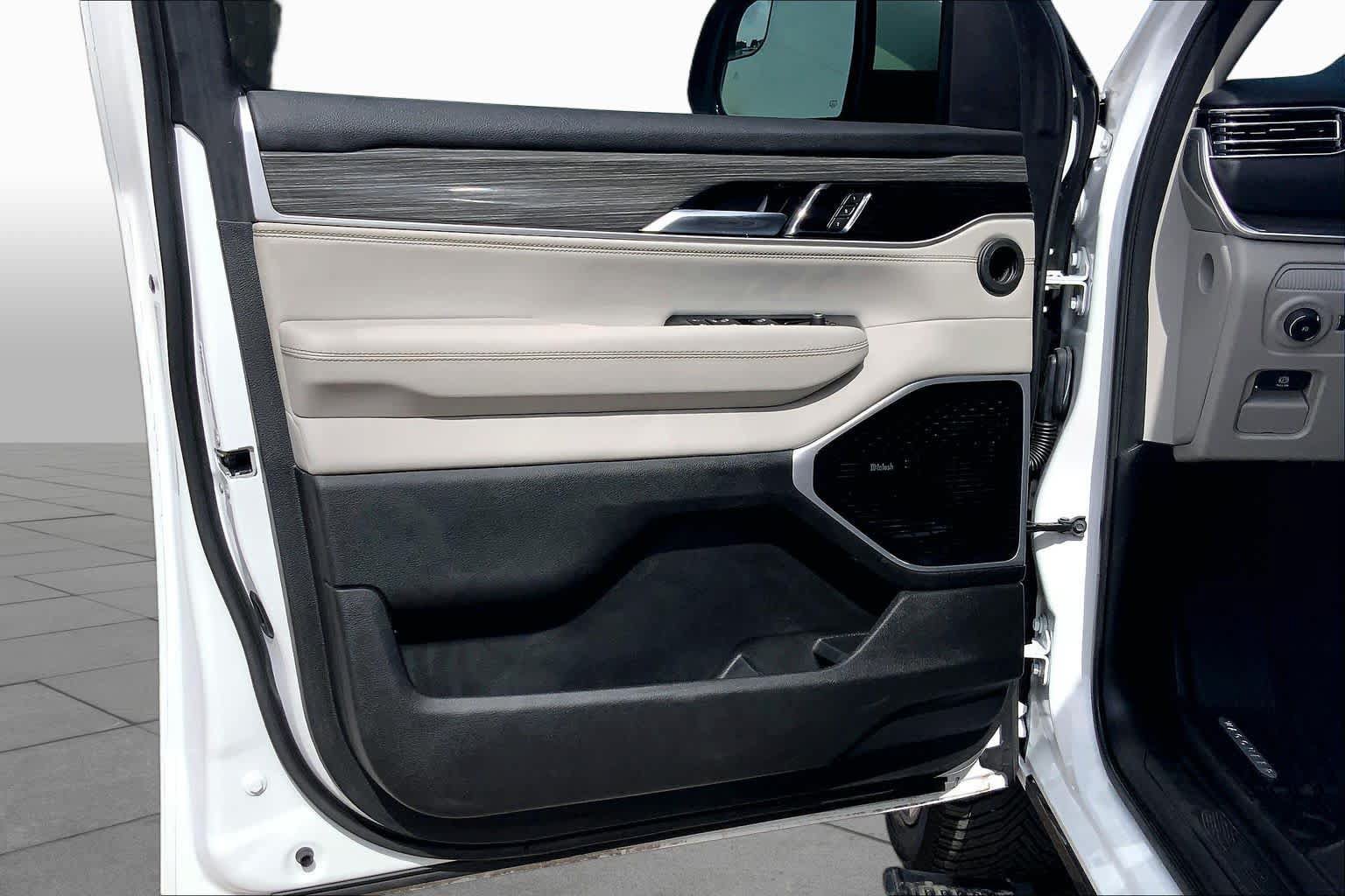 Used 2022 Jeep Wagoneer Series III w/ Premium Group I RWD image 22