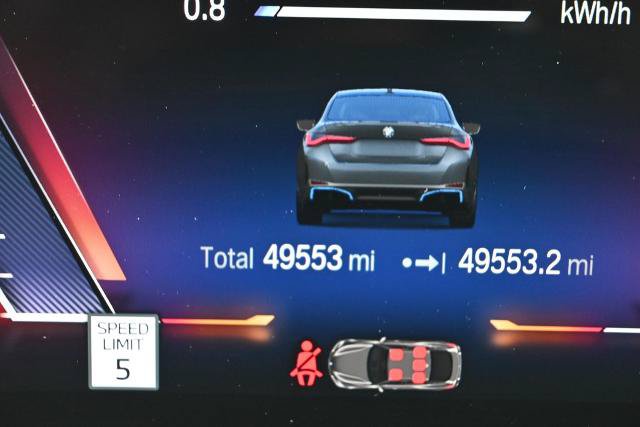 Used 2022 BMW i4 eDrive40 w/ Premium Package RWD image 39