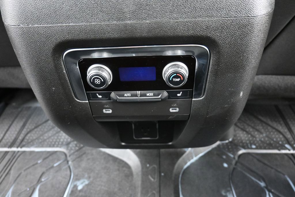 Used 2024 Chevrolet Suburban Z71 w/ Luxury Package AWD/4WD image 14