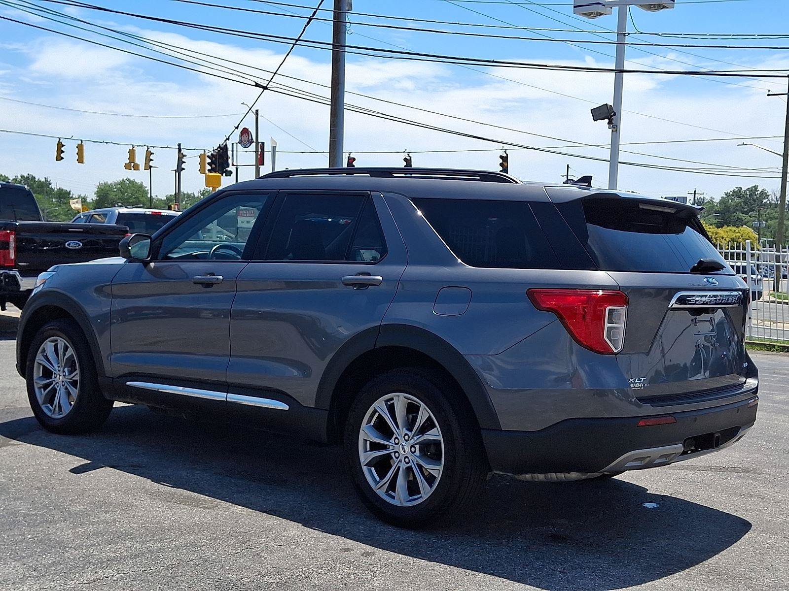 Certified 2023 Ford Explorer XLT w/ Equipment Group 202A AWD/4WD image 4