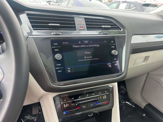 Used 2022 Volkswagen Tiguan SE w/ Panoramic Sunroof Package image 32