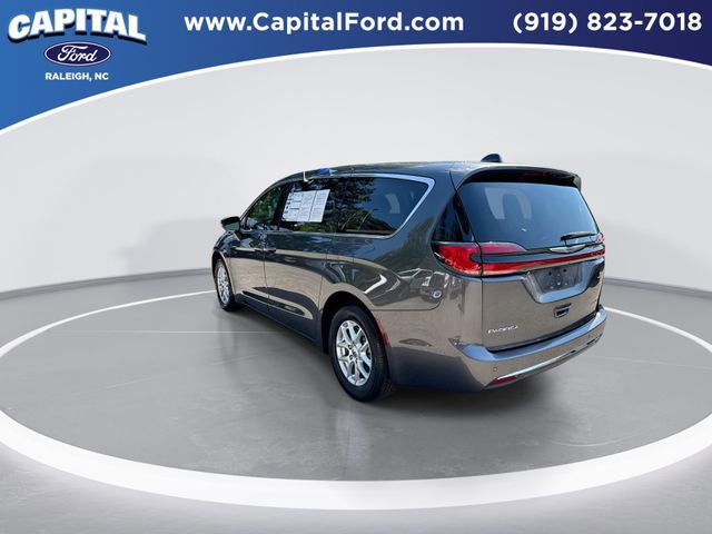 Used 2023 Chrysler Pacifica Touring-L FWD image 6