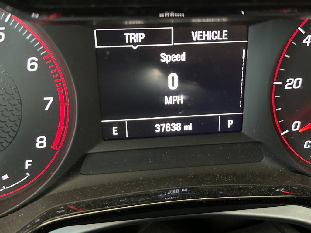 Used 2025 Chevrolet Trax RS w/ Sunroof Package FWD image 27