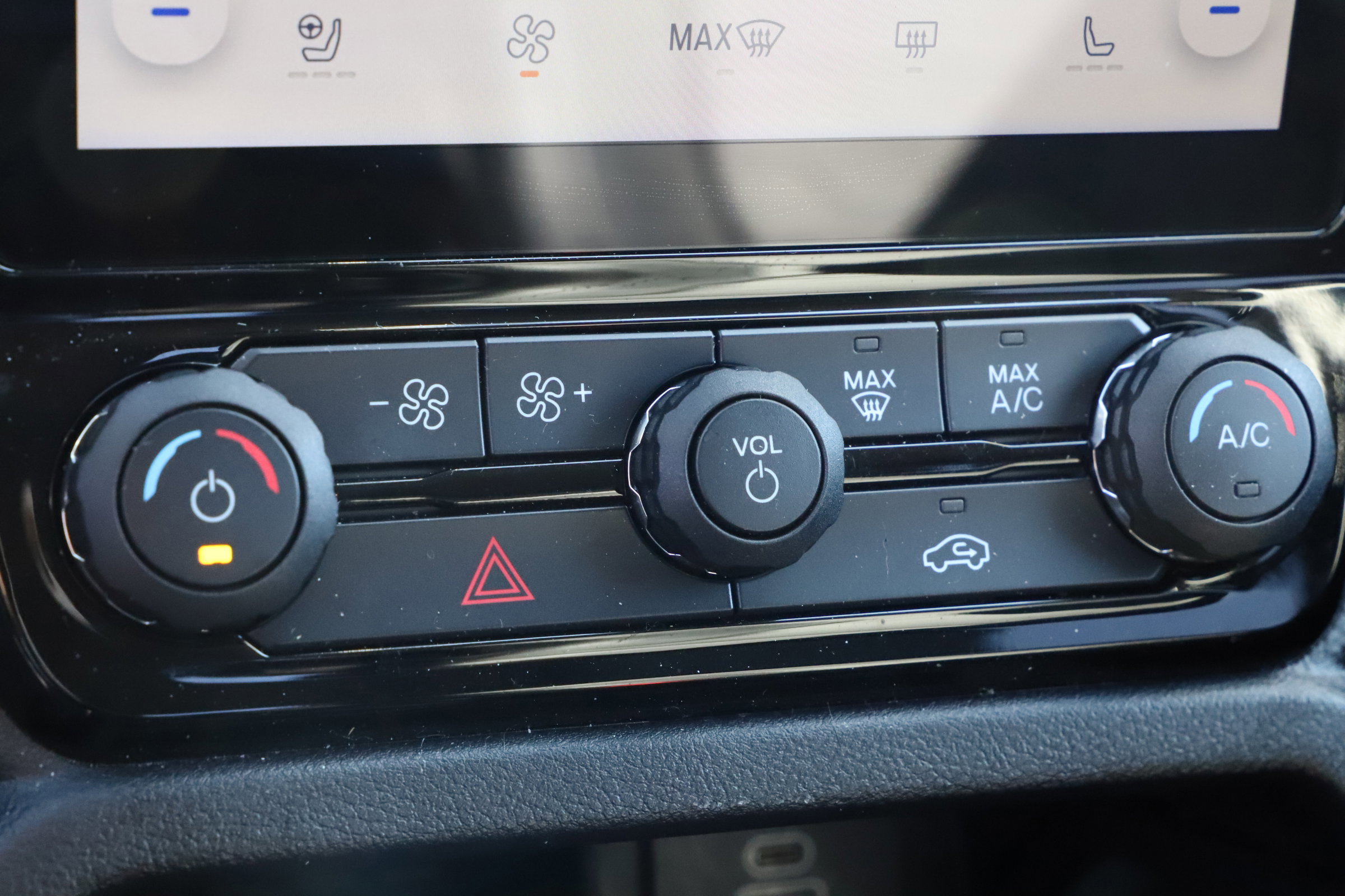 Certified 2025 Ford Ranger Lariat w/ Black Appearance Package image 33