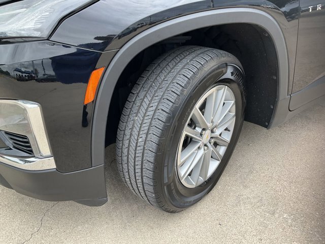 Used 2023 Chevrolet Traverse LT FWD image 23