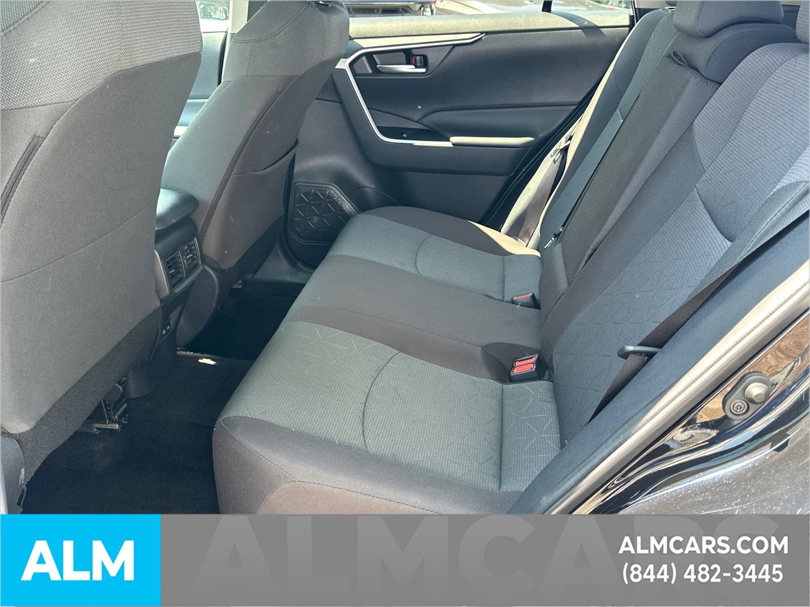 Used 2025 Toyota RAV4 XLE FWD image 24
