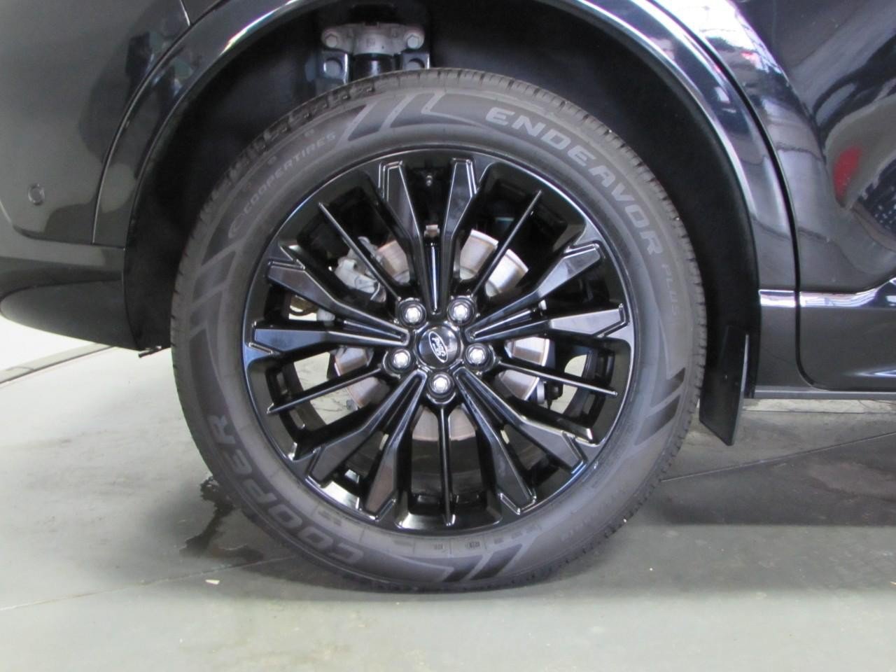 Certified 2023 Ford Escape ST-Line Elite w/ Premium Technology Package AWD/4WD image 9