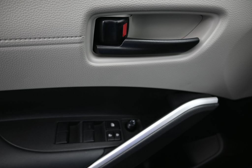 Used 2025 Toyota Corolla Cross L FWD image 17