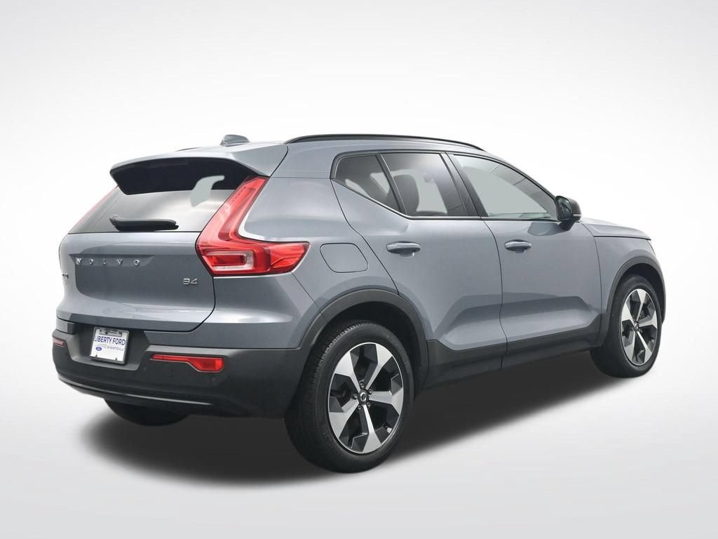 Used 2023 Volvo XC40 B4 Ultimate FWD image 6