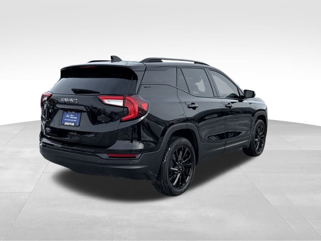 Used 2024 GMC Terrain SLT w/ Infotainment Package II image 2