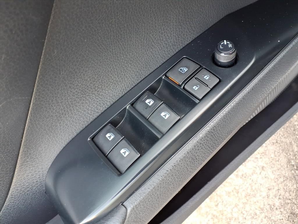 Used 2019 Toyota Camry LE image 10