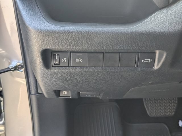 Used 2022 Toyota RAV4 XLE Premium AWD/4WD image 12