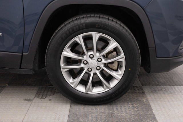 Used 2021 Jeep Cherokee Latitude Plus FWD image 14