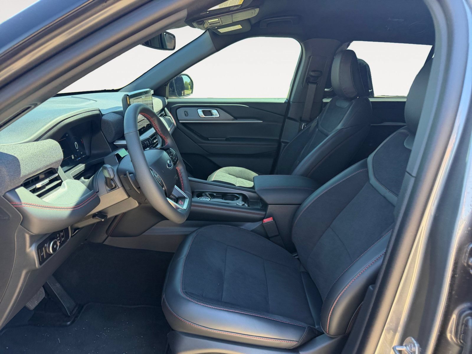 Certified 2026 Ford Explorer ST AWD/4WD image 9
