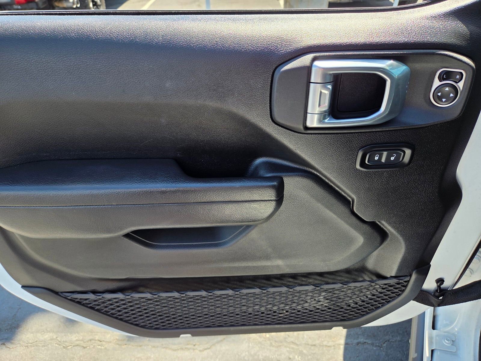 Used 2023 Jeep Wrangler Sport AWD/4WD image 17