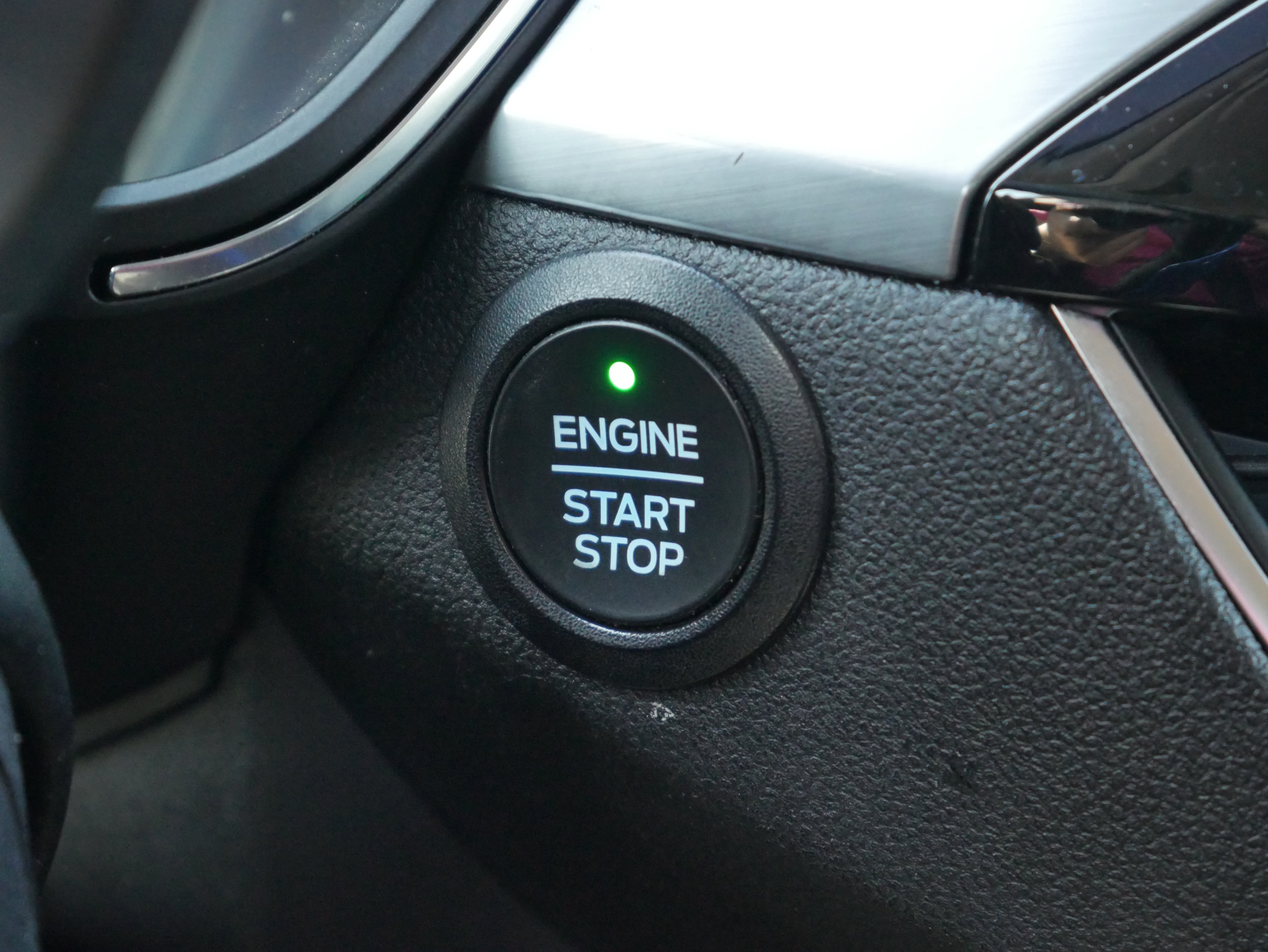 Certified 2021 Ford Escape Titanium AWD/4WD image 8