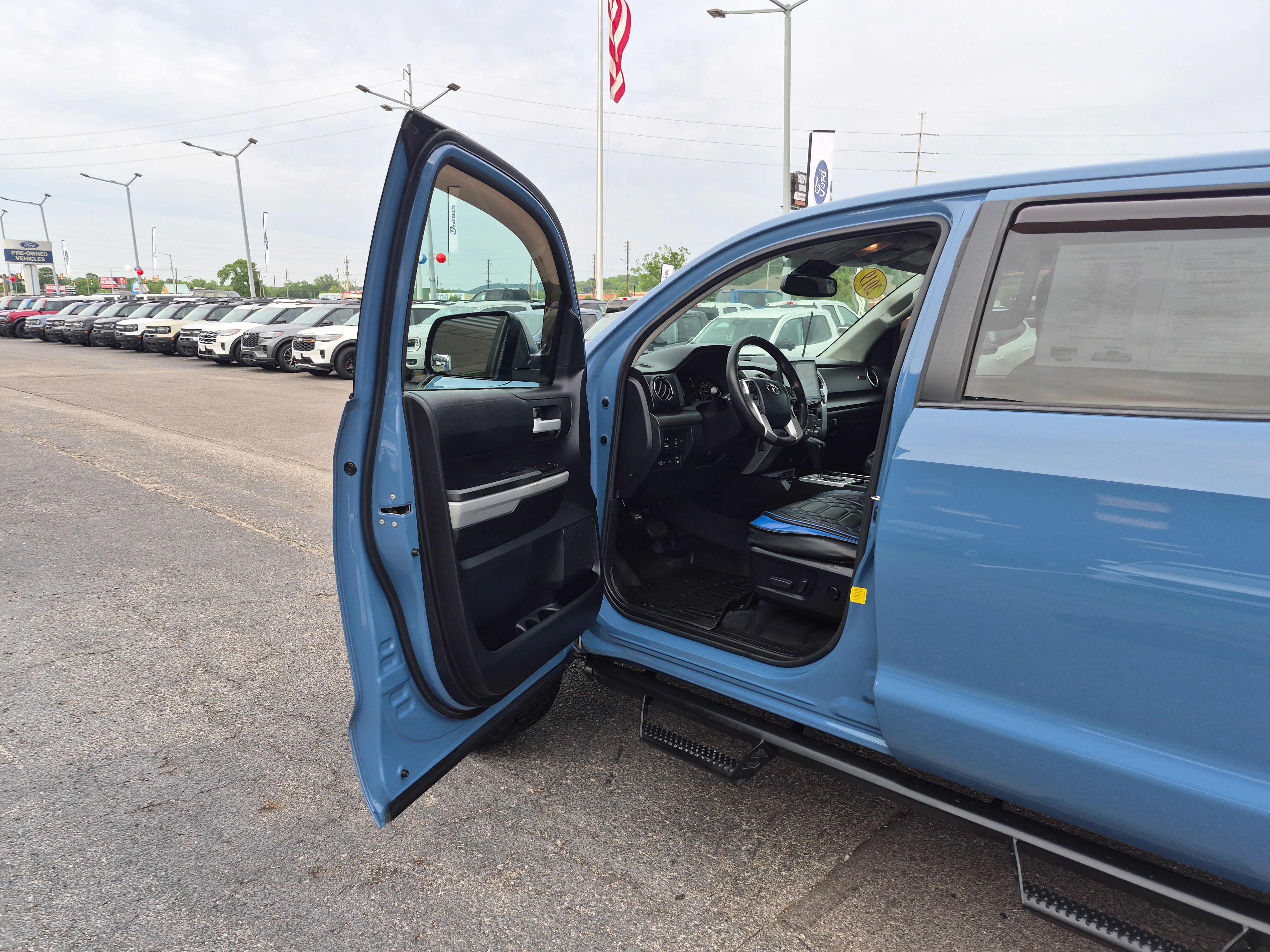 Used 2019 Toyota Tundra SR5 w/ SR5 Upgrade Package AWD/4WD image 13