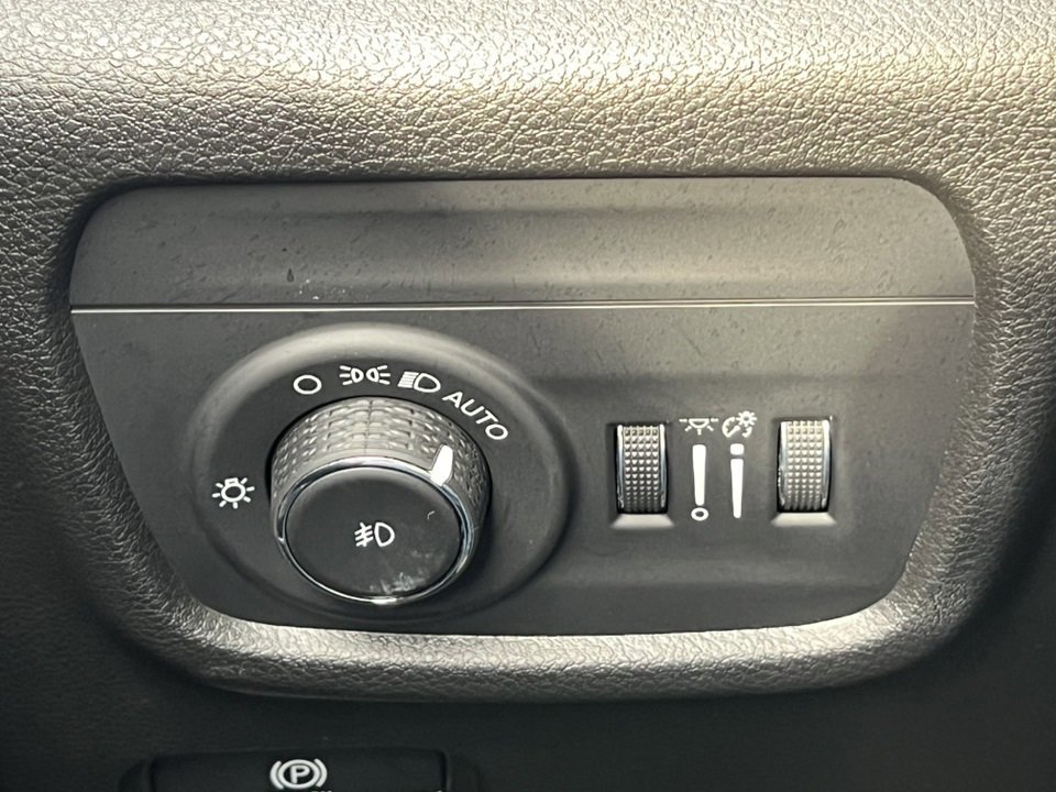 Used 2022 Jeep Grand Cherokee L Limited image 25