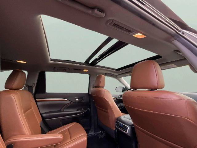 Used 2019 Toyota Highlander Limited Platinum AWD/4WD image 25