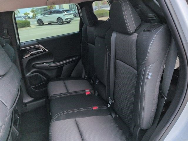 Used 2023 Mitsubishi Outlander ES FWD image 12