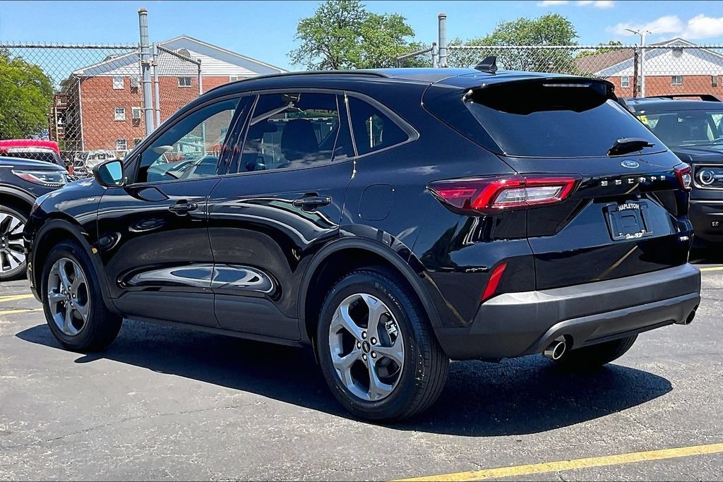 Certified 2025 Ford Escape ST-Line AWD/4WD image 10