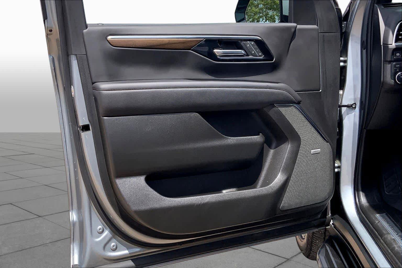 Used 2025 Chevrolet Tahoe High Country AWD/4WD image 43