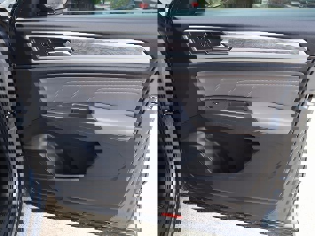 Used 2021 Volkswagen Atlas Cross Sport SE w/ Panoramic Sunroof Package image 19