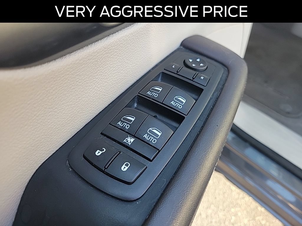 Used 2017 Chrysler Pacifica Touring-L Plus FWD image 22