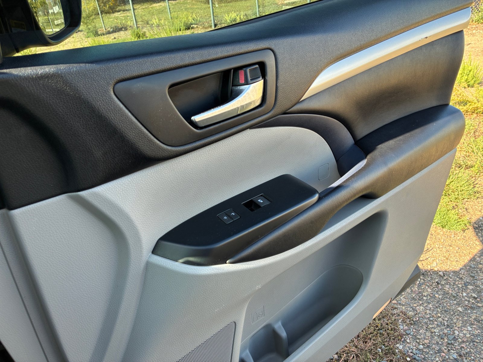 Used 2019 Toyota Highlander XLE AWD/4WD image 16