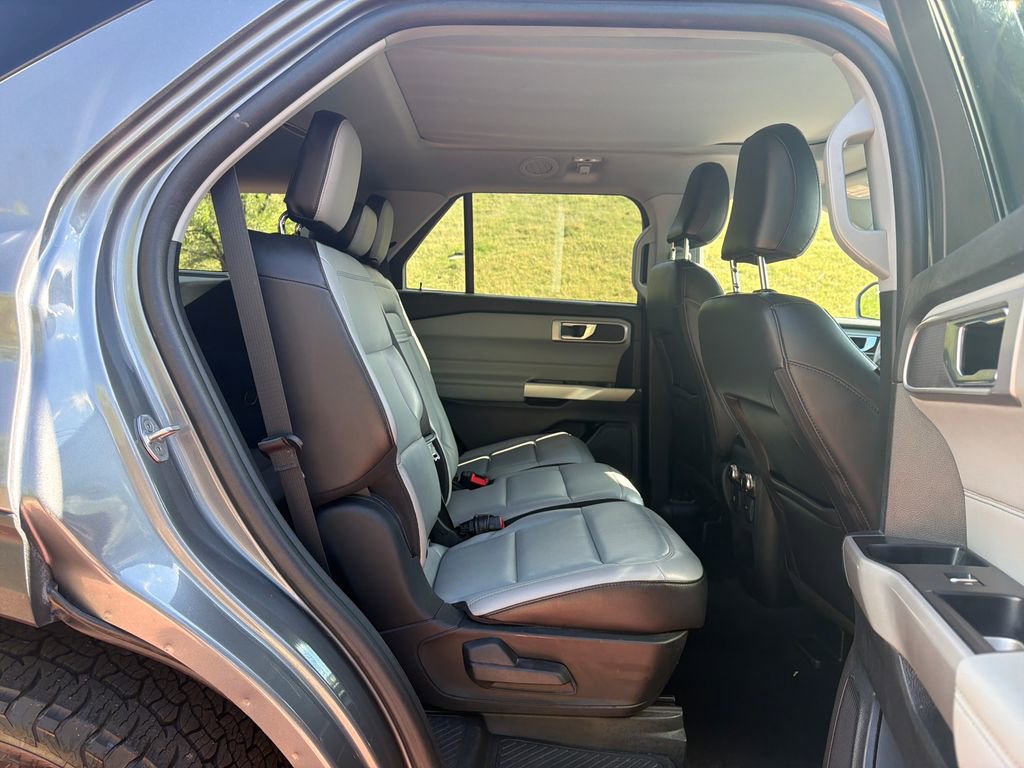 Certified 2021 Ford Explorer XLT w/ Equipment Group 202A AWD/4WD image 32
