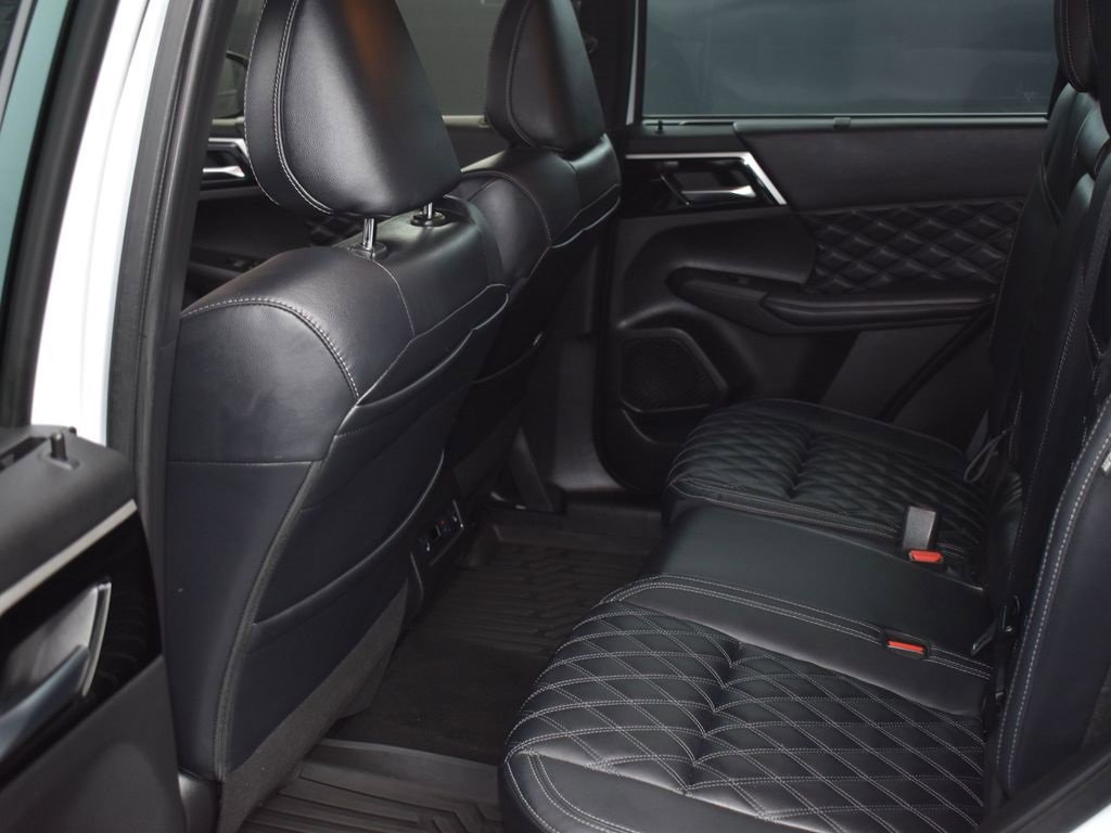 Used 2023 Mitsubishi Outlander SEL image 8