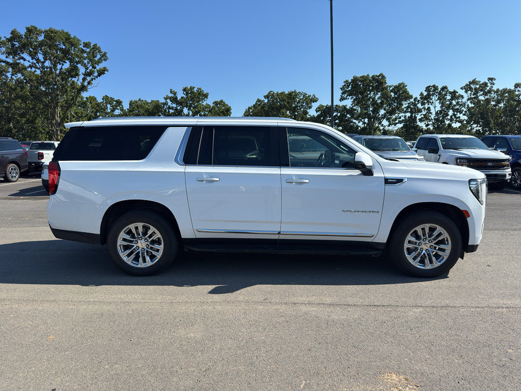 Used 2022 GMC Yukon XL SLT w/ SLT Premium Package AWD/4WD image 4
