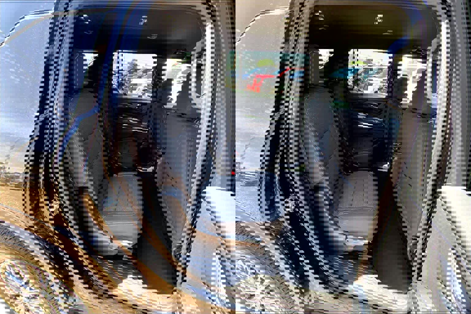 Used 2025 Chevrolet Traverse LT image 20